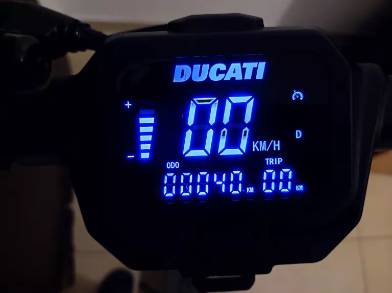 HULAJNOGA ELEKTRYCZNA DUCATI PRO II EVO
