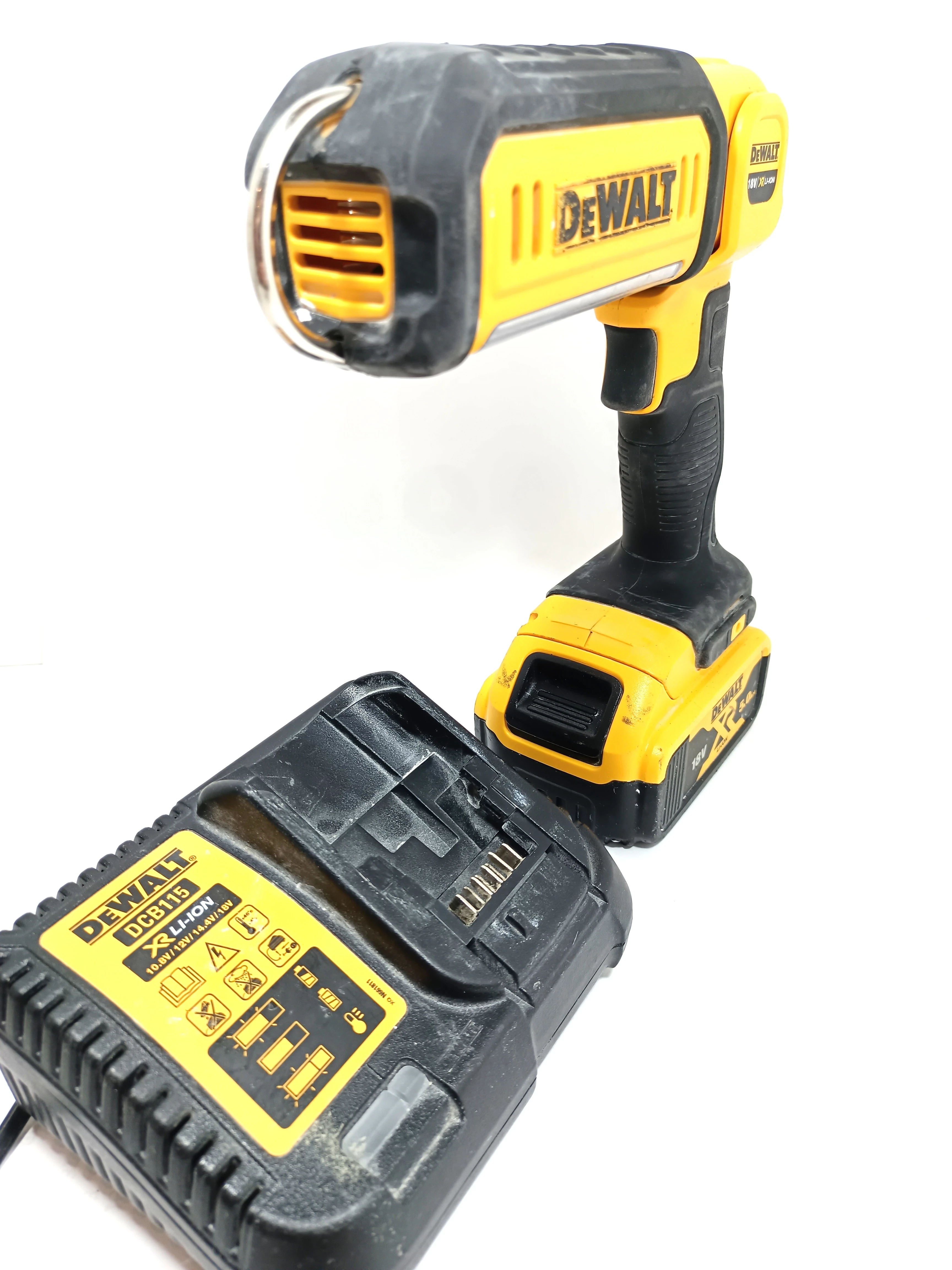 latarka-dewalt-dcl050-type-2-marka-dewalt