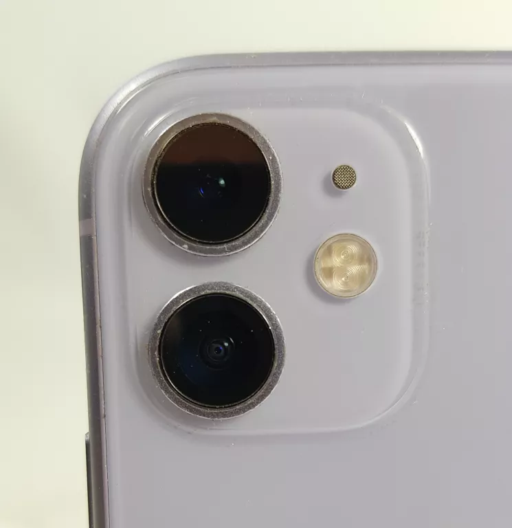 TELEFON APPLE IPHONE 11 64GB. BAT.79%