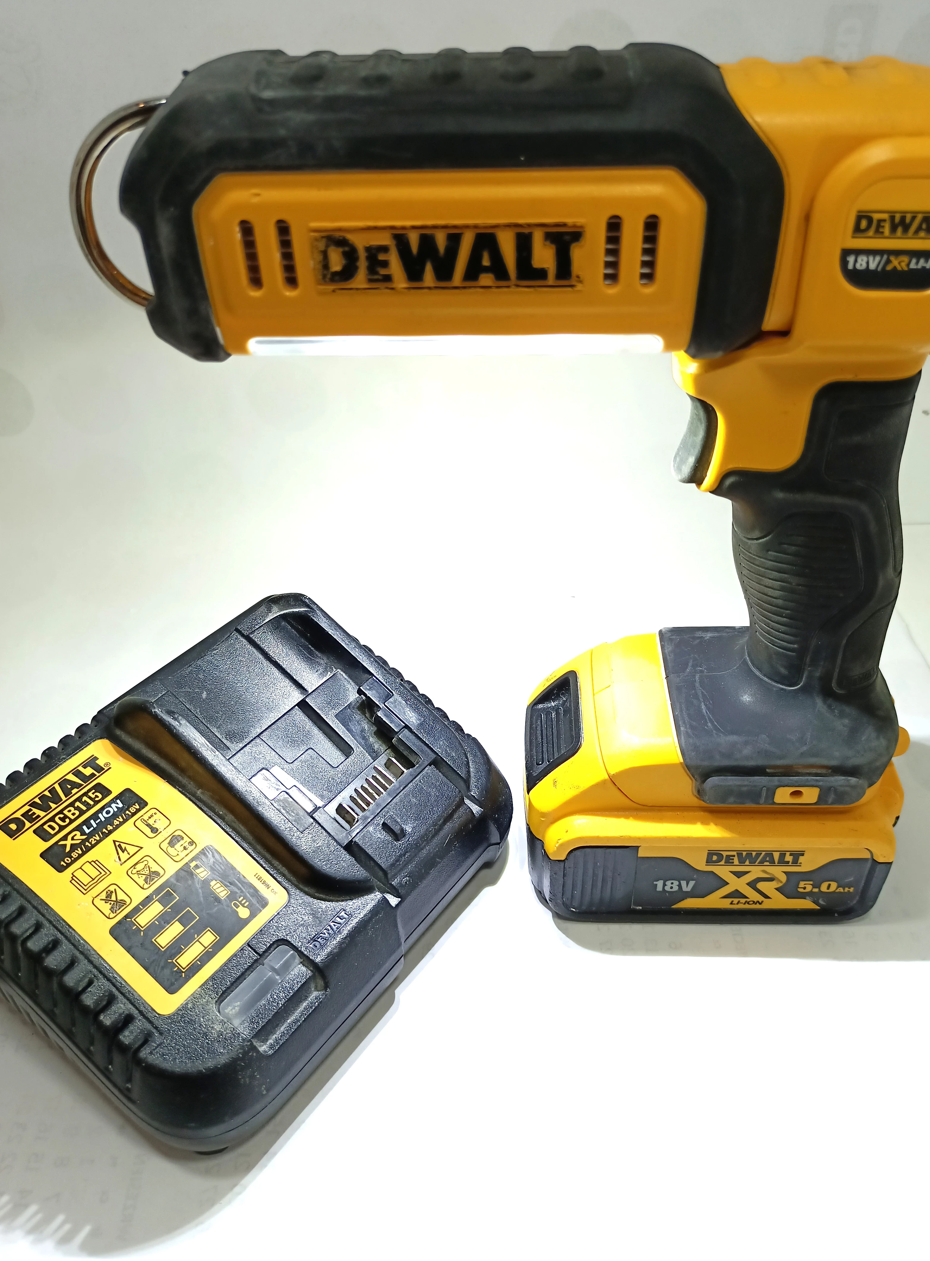 latarka-dewalt-dcl050-type-2-stan-uzywany