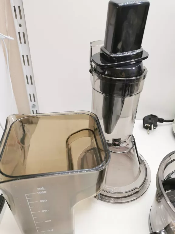 wyciskarka-wolnoobrotowa-sybilla-welmax-komplet-stan-uzywany