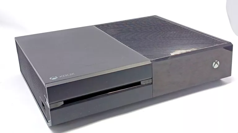 KONSOLA XBOX ONE 1540 1TB+1 PAD+KINECT+PUDEŁKO