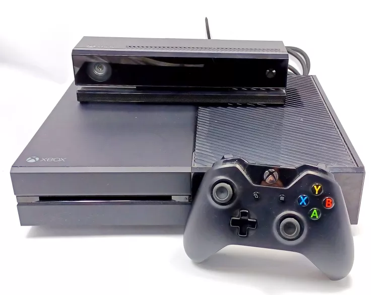 KONSOLA XBOX ONE 1540 1TB+1 PAD+KINECT+PUDEŁKO