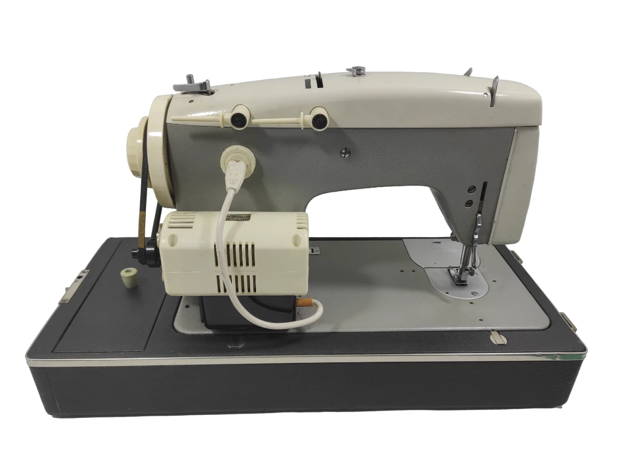 maszyna-do-szycia-veritas-801435-metalowa-marka-inny