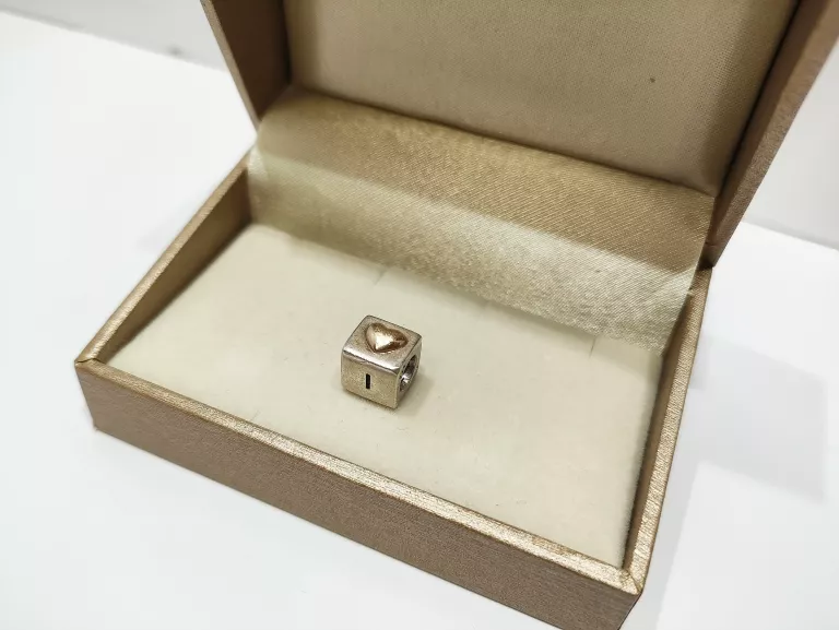 SREBRO -PANDORA CHARMS LOVE 3,99G