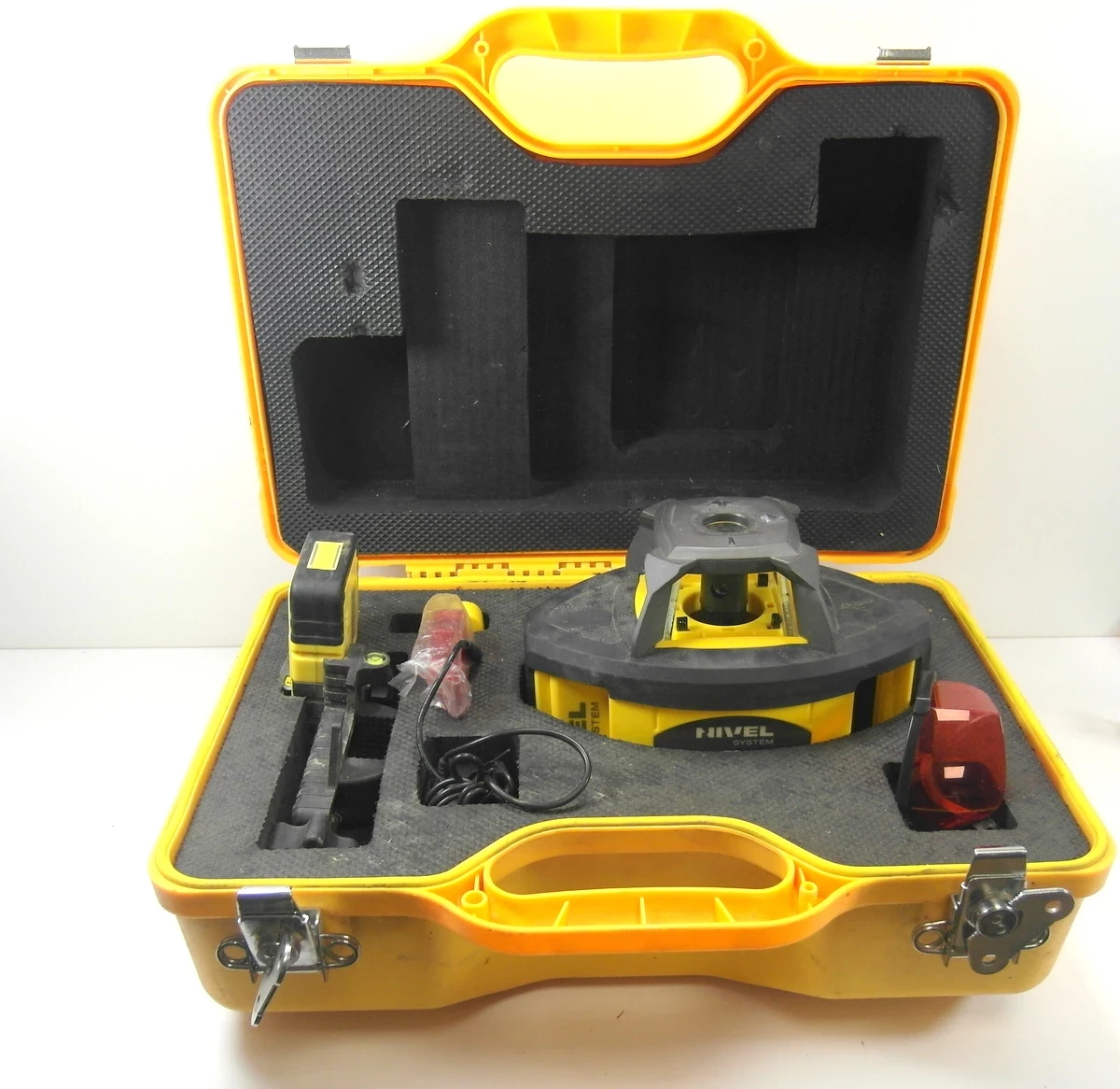 nivel-system-niwelator-laserowy-nl520-kpl-stan-uzywany