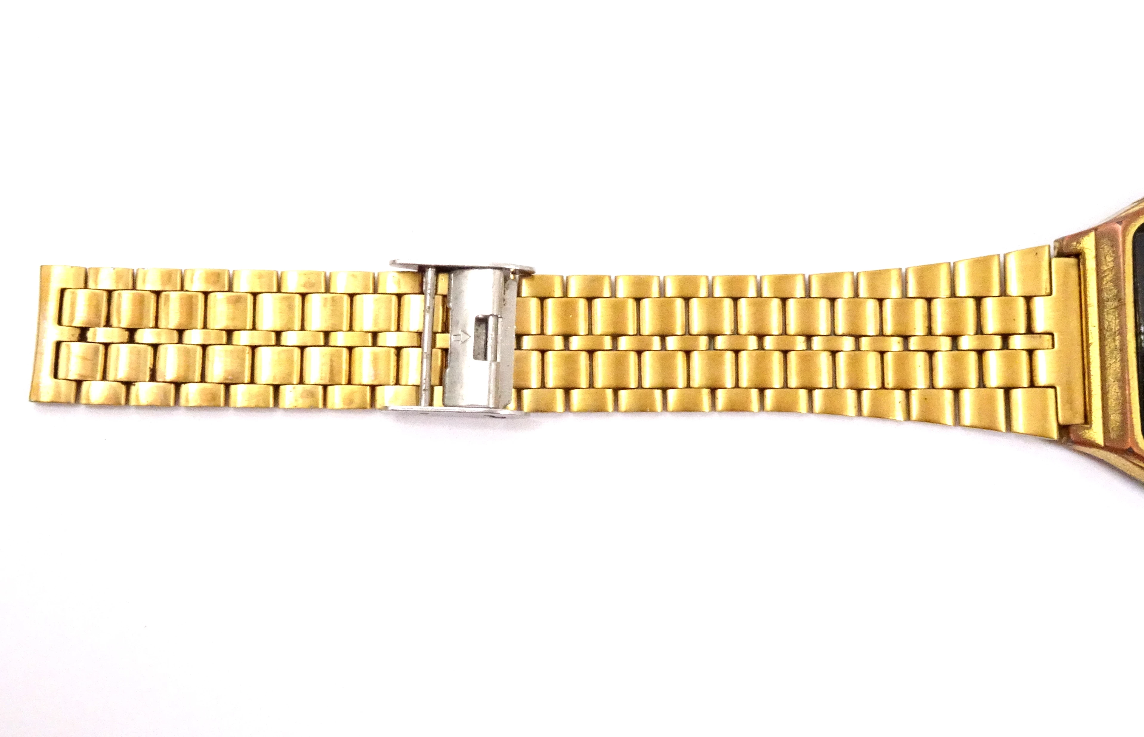 zegarek-casio-593-a159wge-material-paska-stal