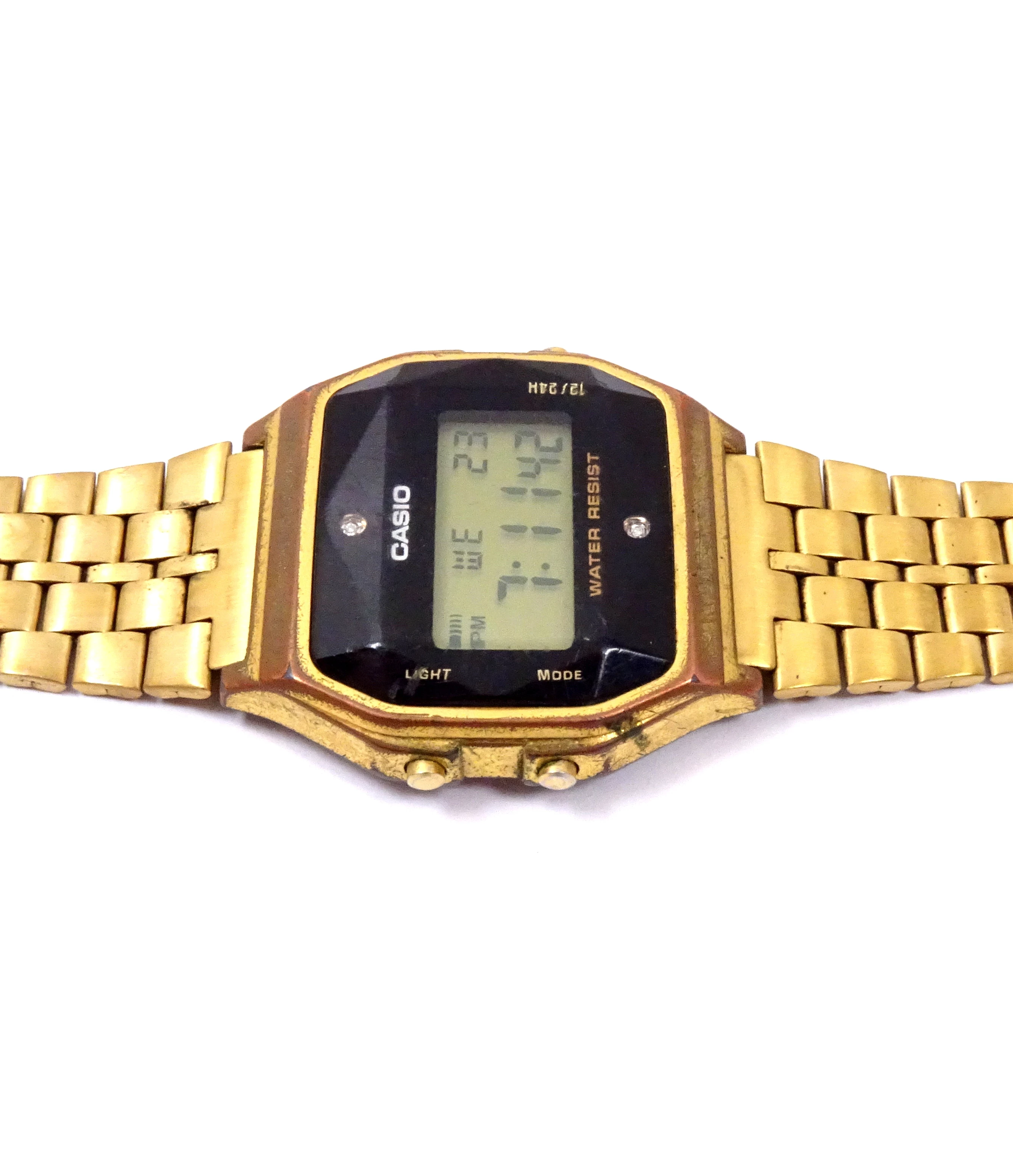 zegarek-casio-593-a159wge-ksztalt-koperty-kwadratowa