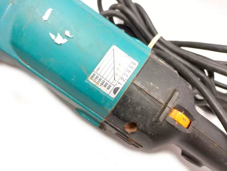 POLERKA MAKITA 9227CB