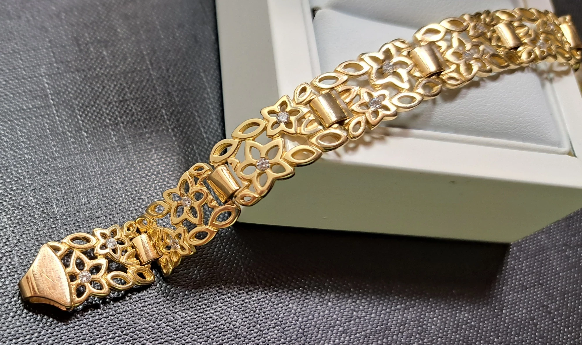 piekna-zlota-bransoletka-kwiaty-585-2193g-kolor-dominujacy-zloty