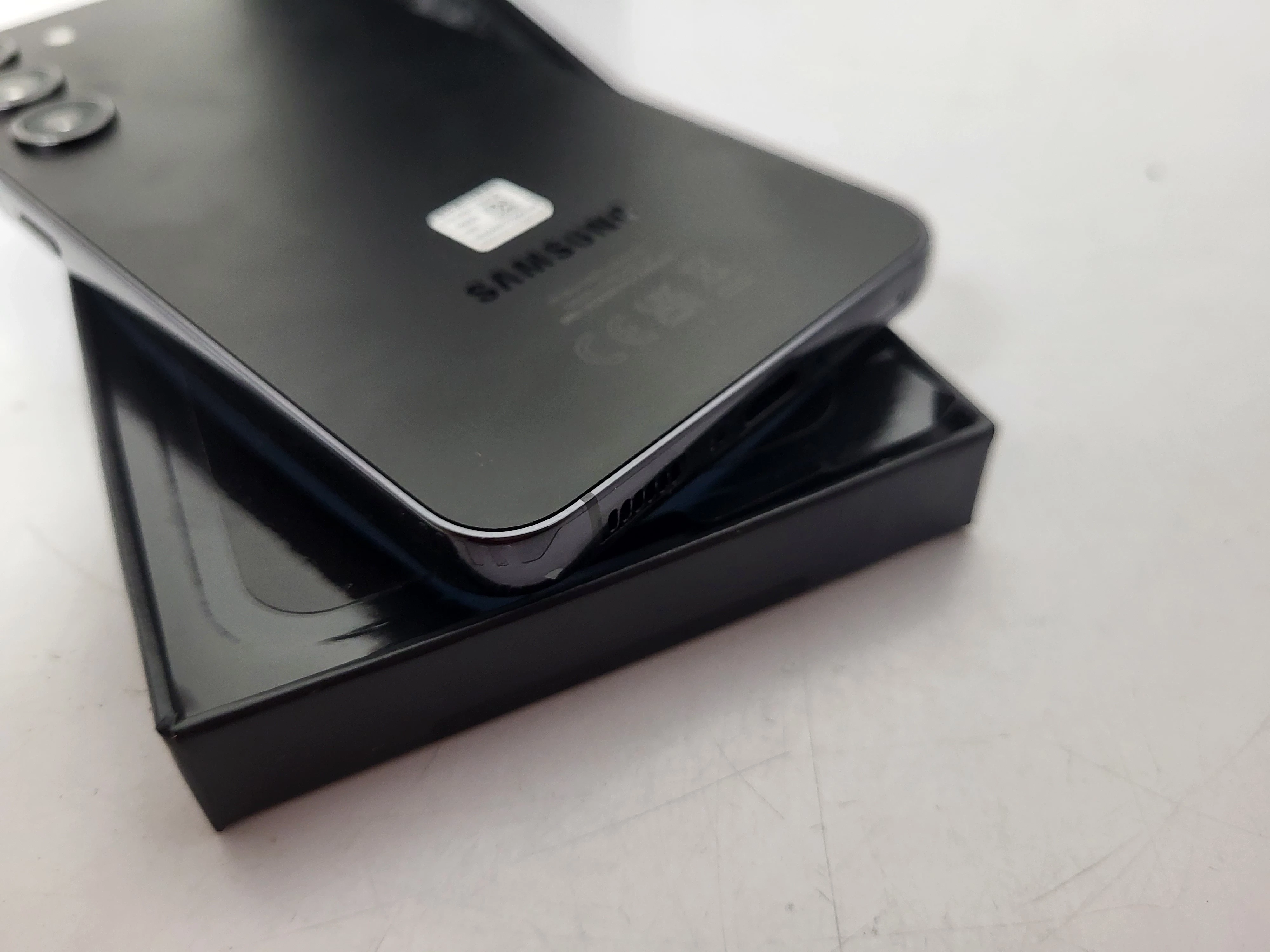 telefon-samsung-galaxy-s23-wbudowana-pamiec-128-gb
