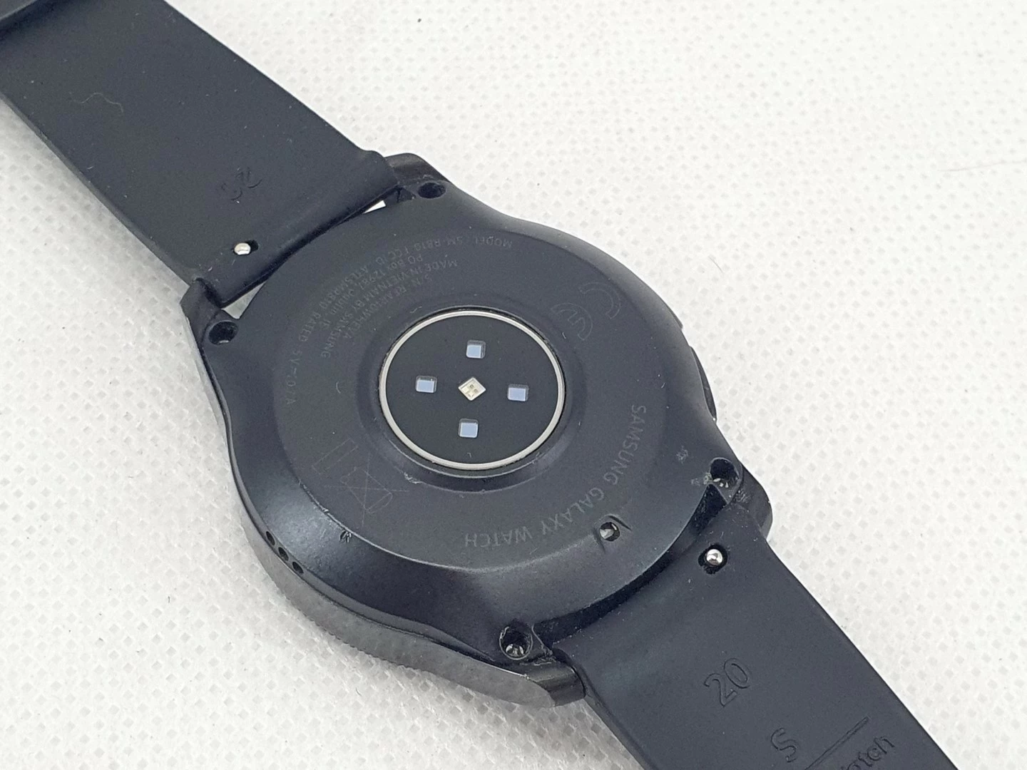 smartwatch-samsung-galaxy-watch-42-mm-obsluga-ladowania-bezprzewodowego-tak