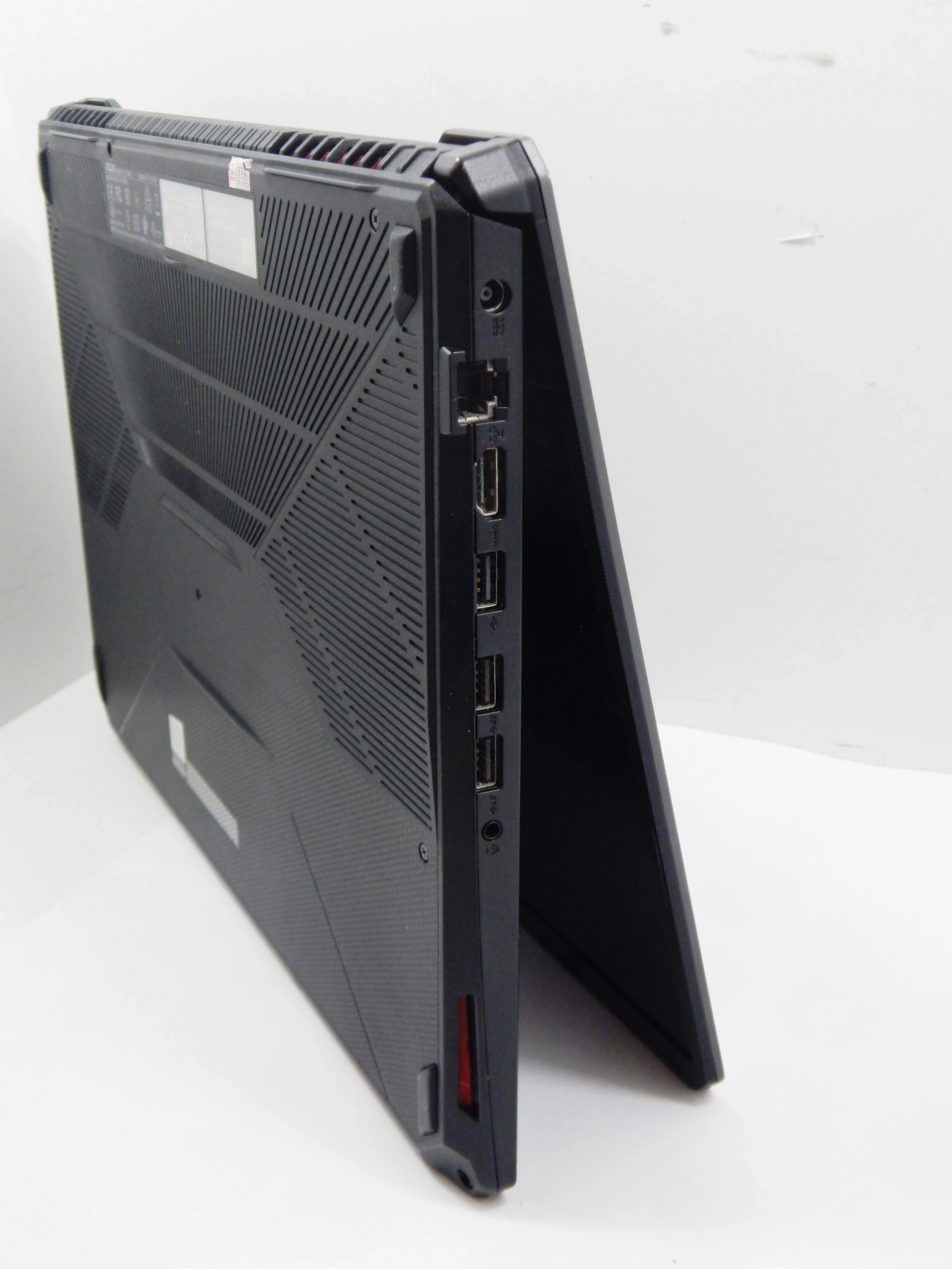 laptop-asus-tuf-gaming-fx505d-typ-dysku-twardego-ssd