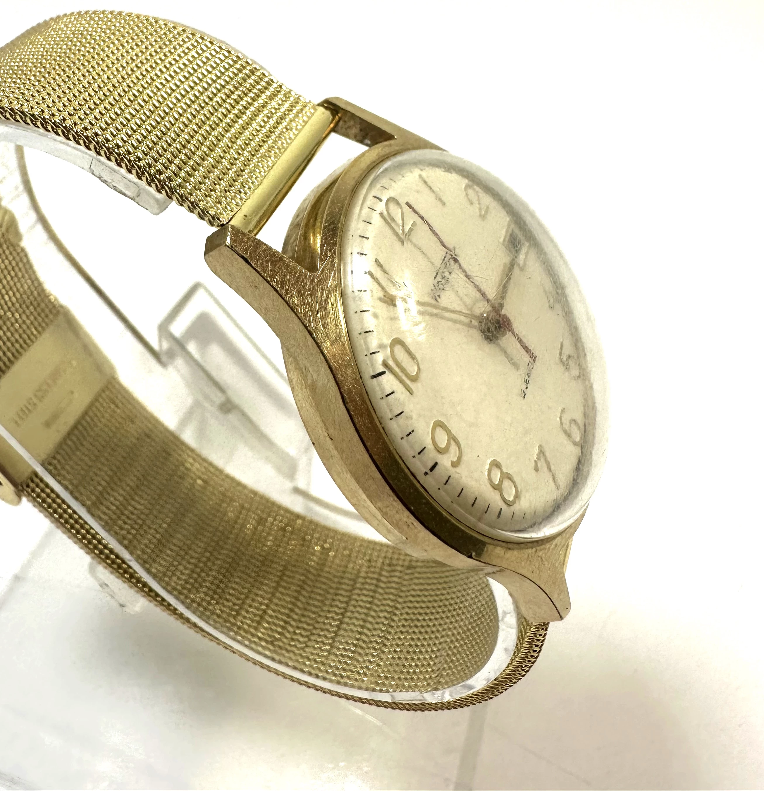 zegarek-wostok-18-jewels-z-datownikiem-ksztalt-koperty-okragla