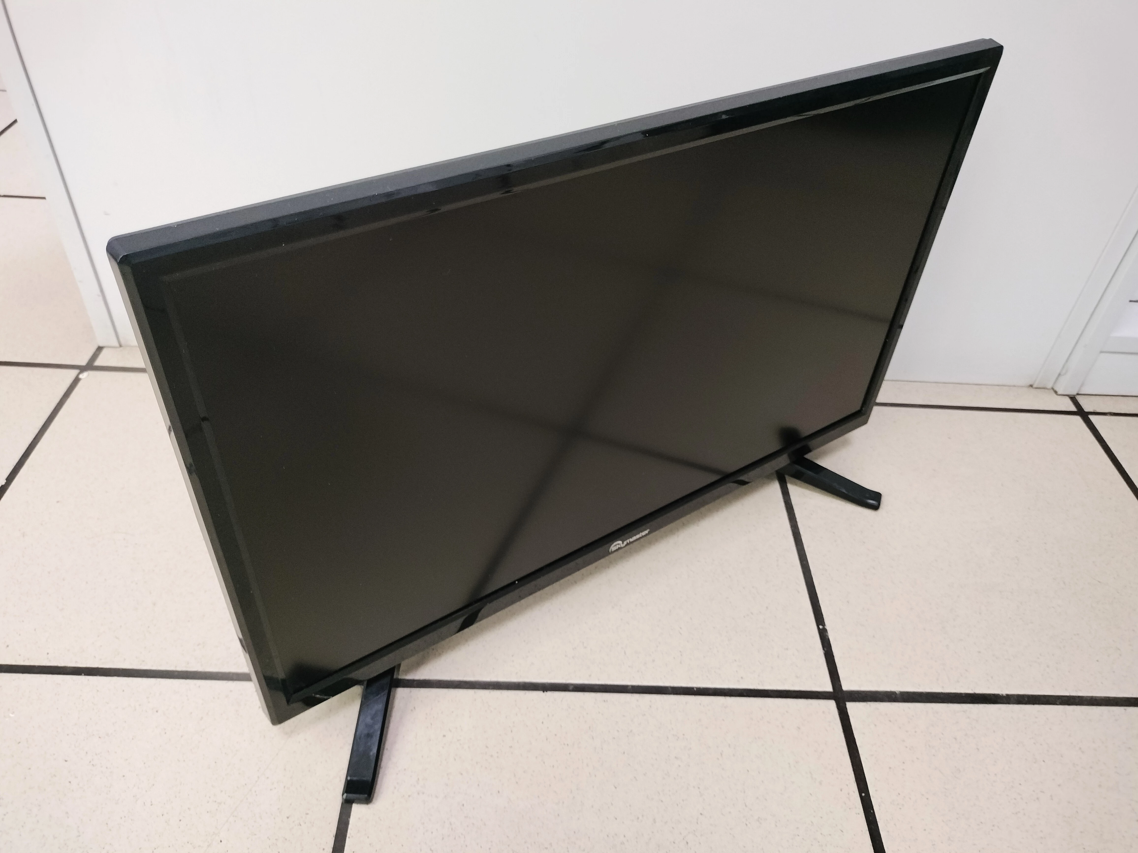 telewizor-skymaster-22sf3500-pilot-zestaw-smart-tv-nie