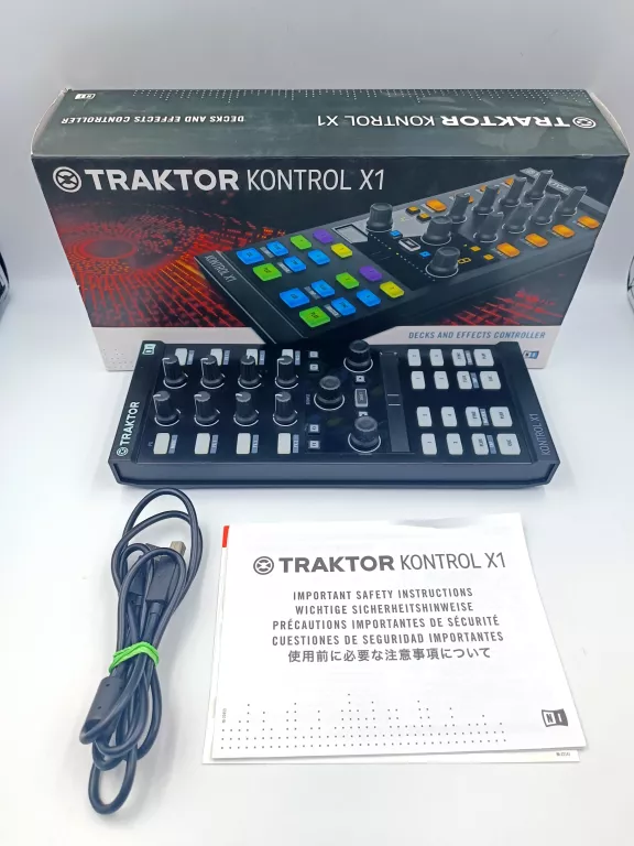 NATIVE INSTRUMENTS TRAKTOR KONTROL X1 MK2 HW KPL