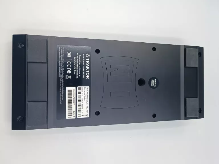 NATIVE INSTRUMENTS TRAKTOR KONTROL X1 MK2 HW KPL