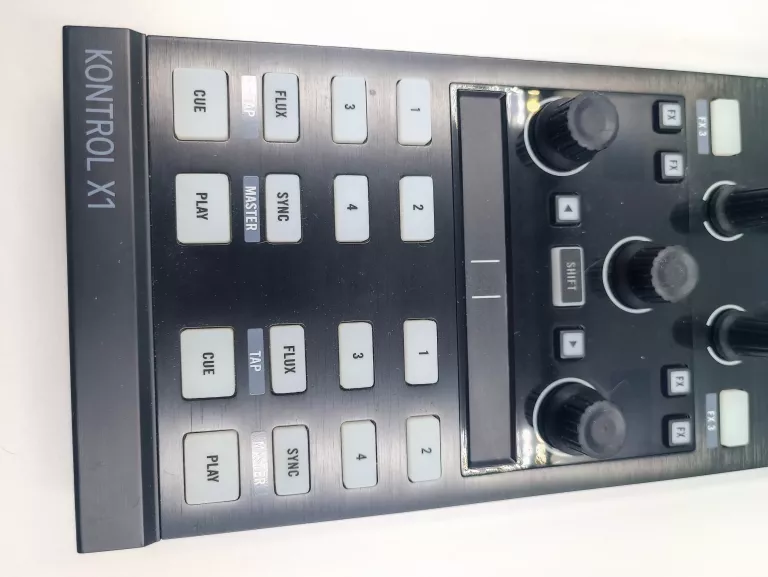 NATIVE INSTRUMENTS TRAKTOR KONTROL X1 MK2 HW KPL
