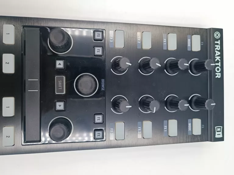 NATIVE INSTRUMENTS TRAKTOR KONTROL X1 MK2 HW KPL