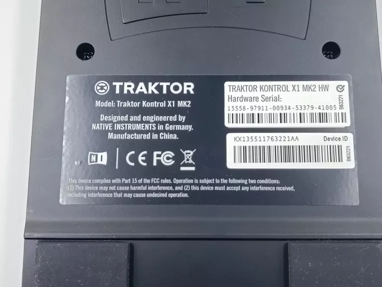 NATIVE INSTRUMENTS TRAKTOR KONTROL X1 MK2 HW KPL