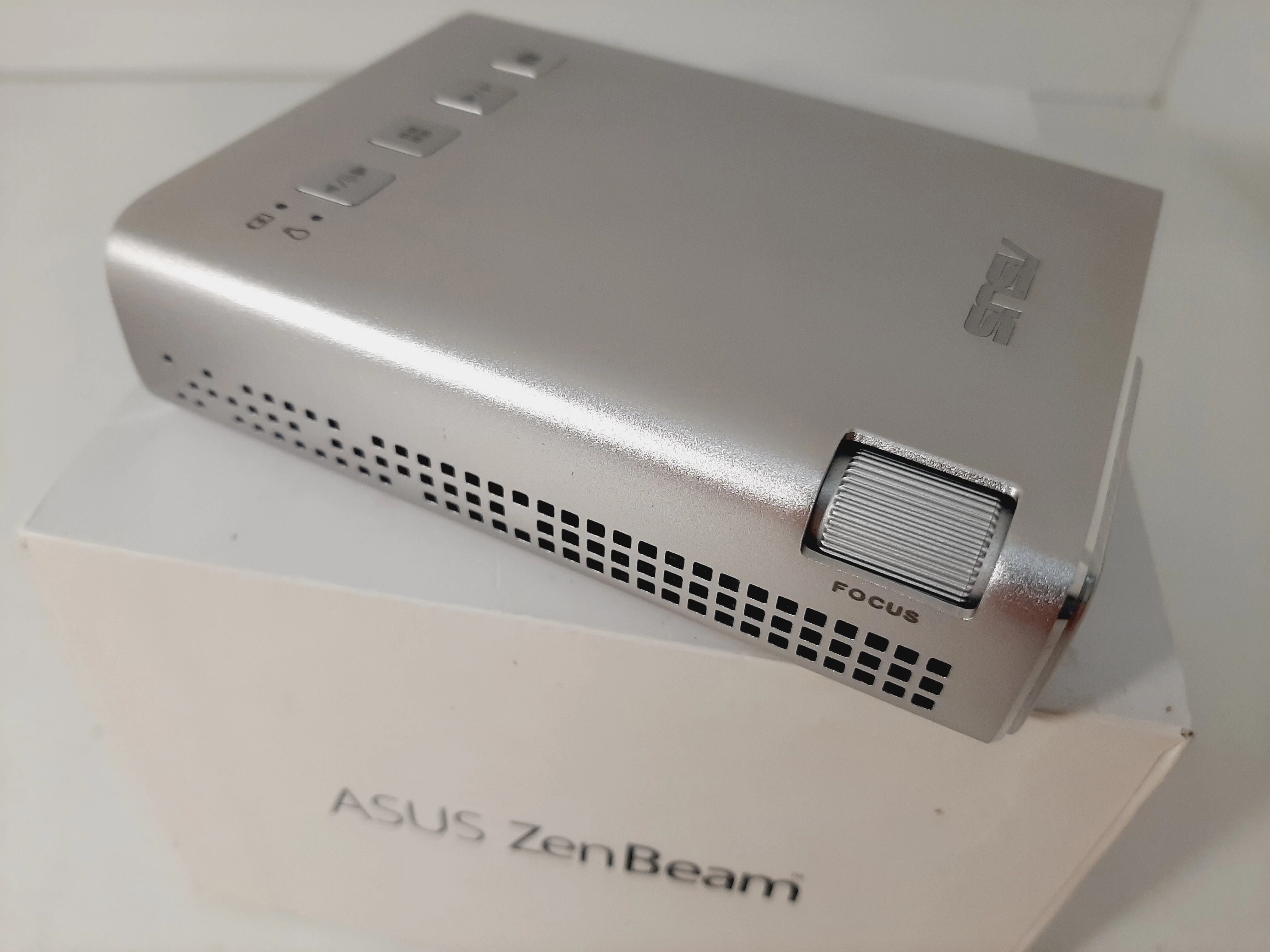 projektor-asus-zenbeam-e1-rozdzielczosc-podstawowa-px-854-x-480