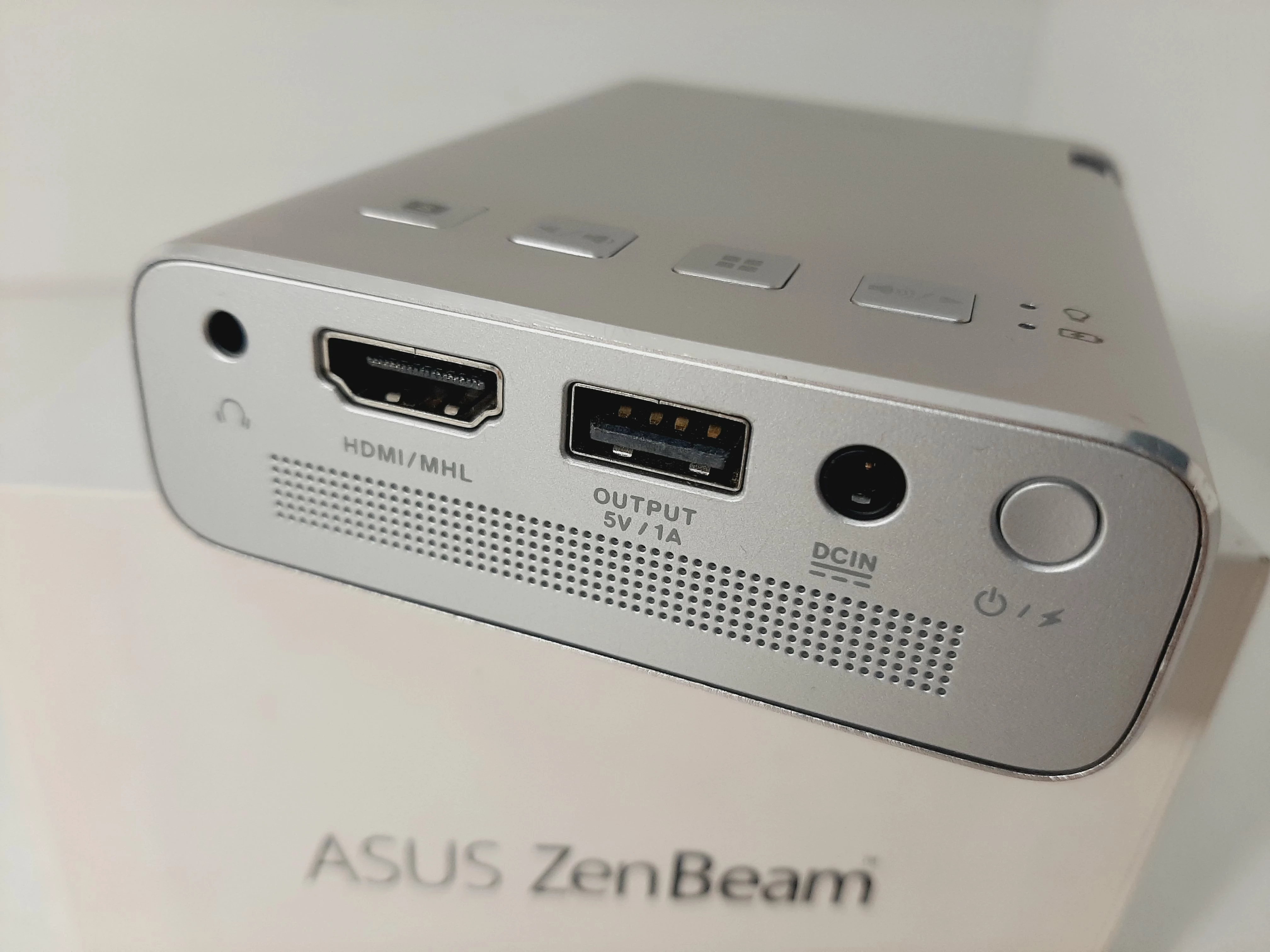 projektor-asus-zenbeam-e1-jasnosc-lampy-ansi-150