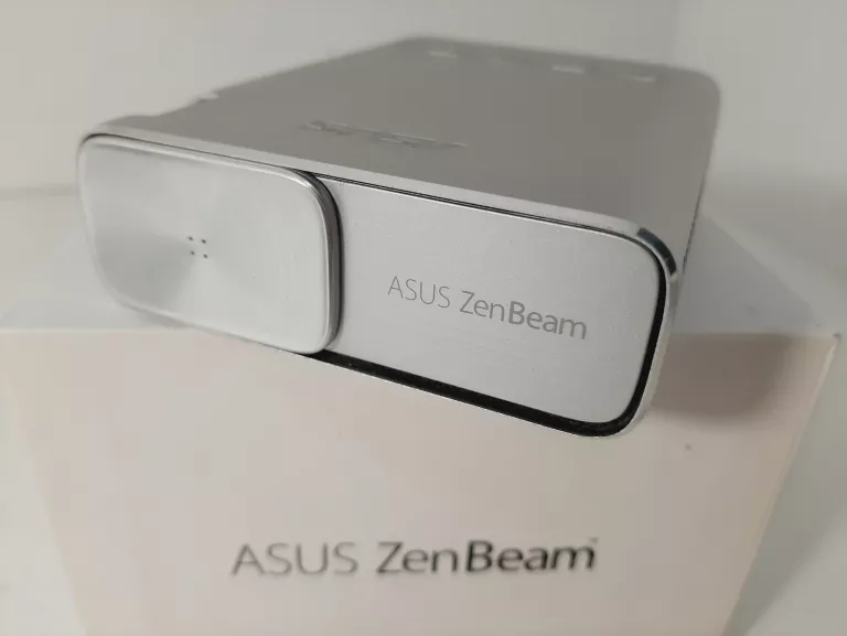 projektor-asus-zenbeam-e1-kolor-srebrny