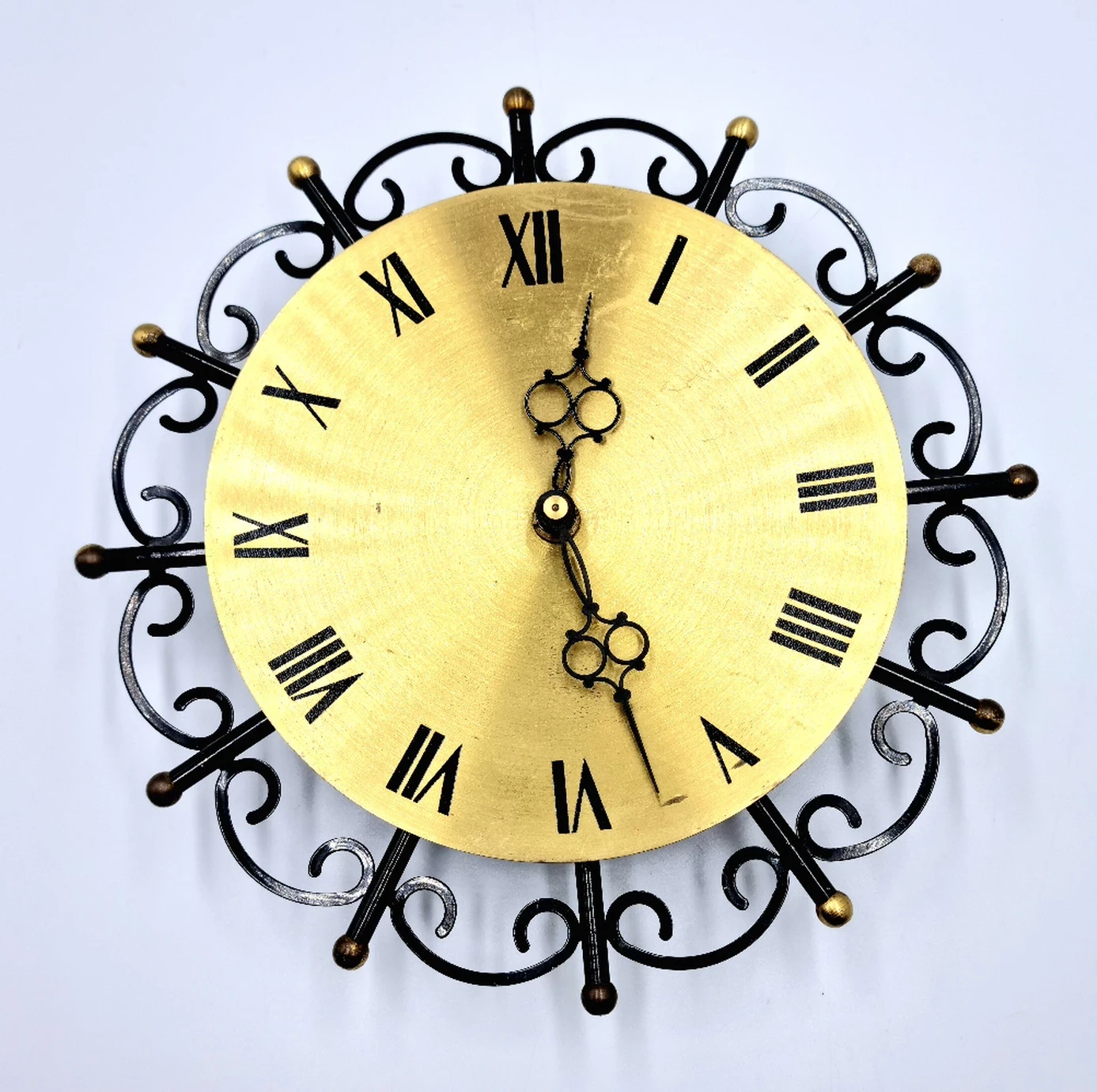 zegar-scienny-metaloplastyka-mechaniczny-powstancow-slaskich-122-wroclaw