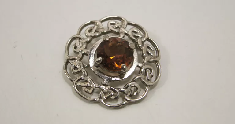 SREBRNY STYL VINTAGE BROSZKA Z GRANATEM