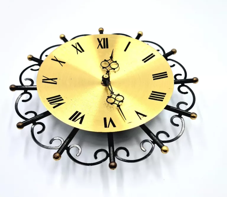 zegar-scienny-metaloplastyka-mechaniczny-stan-nie-wymaga-renowacji