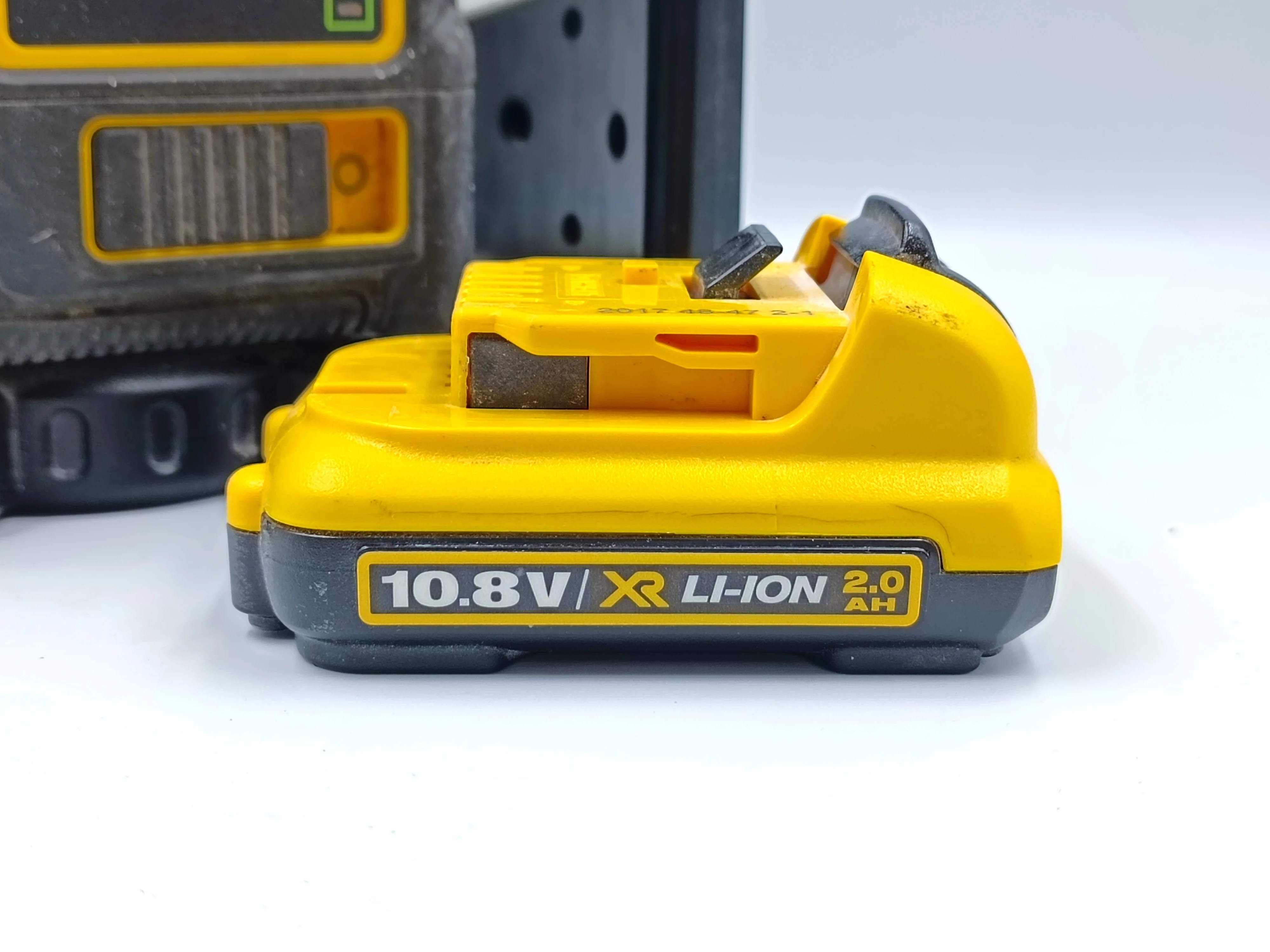 laser-dewalt-dce089g-marka-dewalt