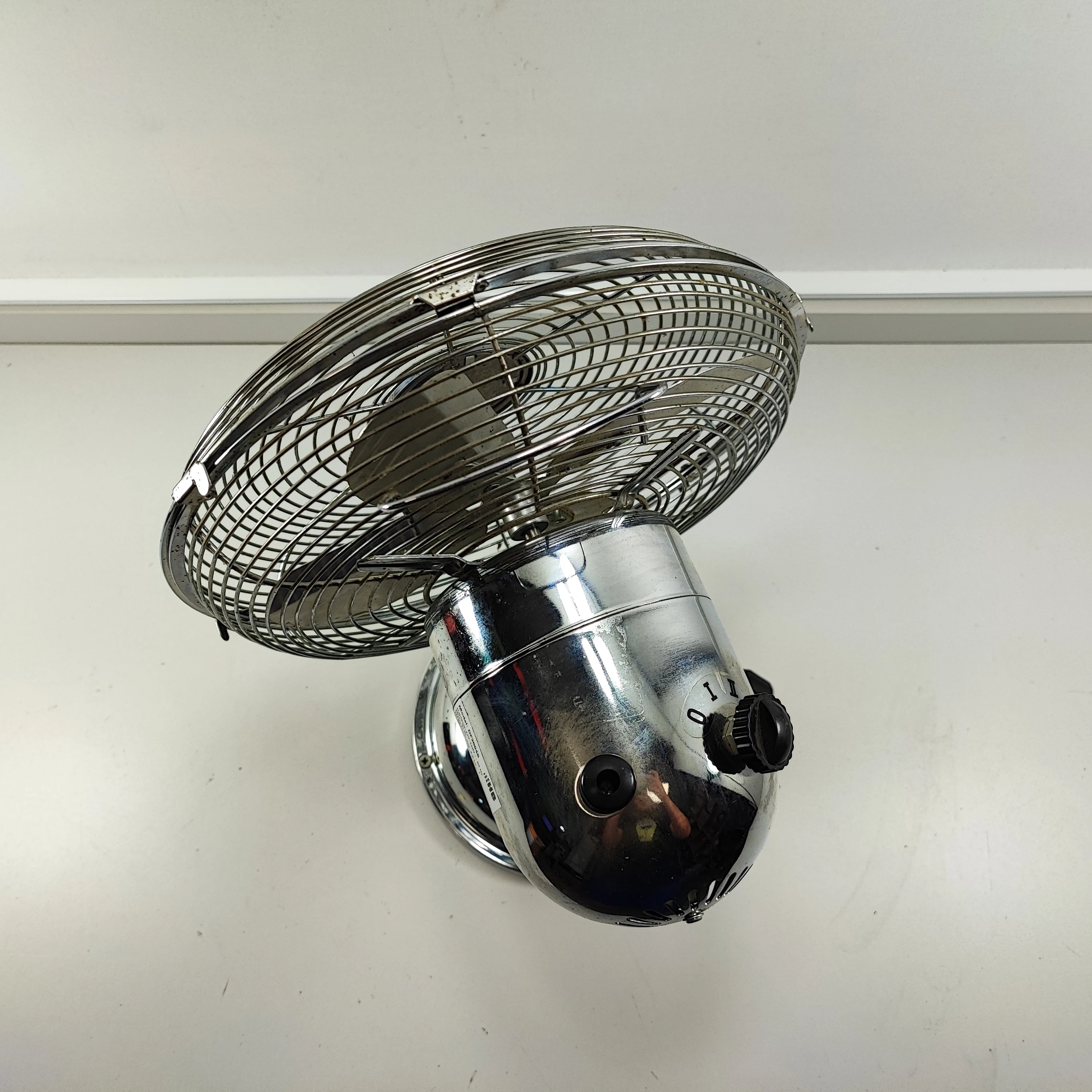 wentylator-stolowy-hb-df3004s-srebrnyszary-kolor-dominujacy-srebrnyszary