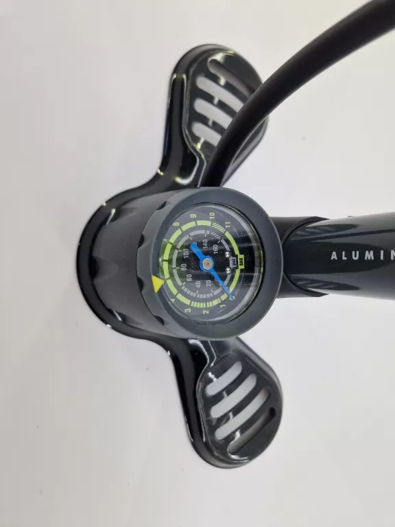 pompka-rowerowa-podlogowa-btwin-900-stan-uzywany