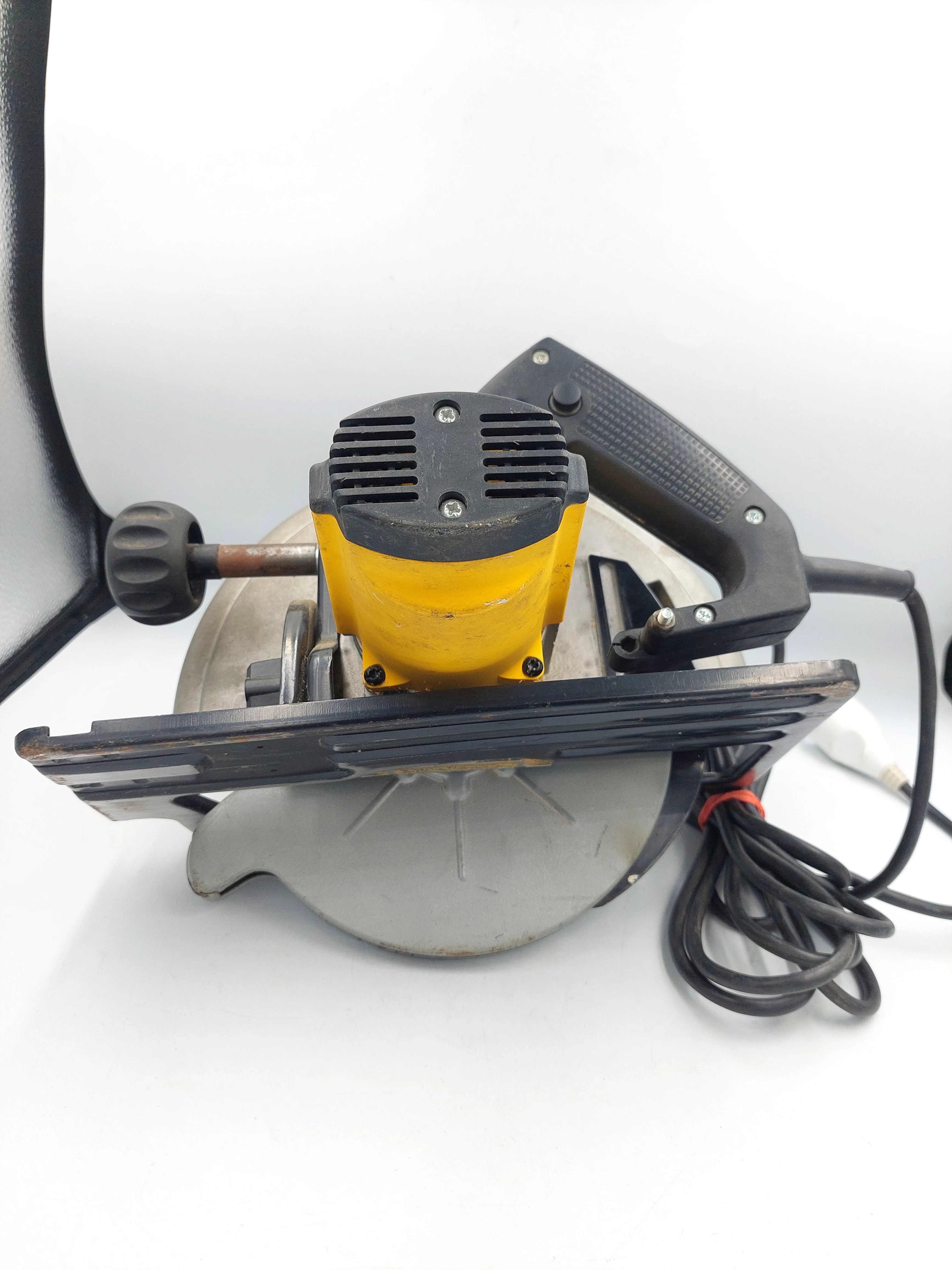 pila-tarczowa-dewalt-dw62-gb-srednica-otworu-pily-15