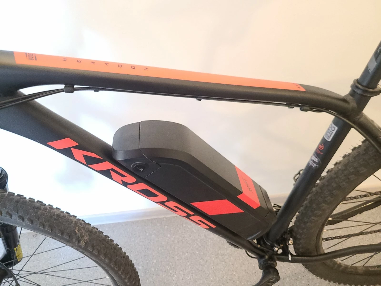 rower-elektryczny-kross-hexagon-boost-10-gw-rozmiar-kola-27