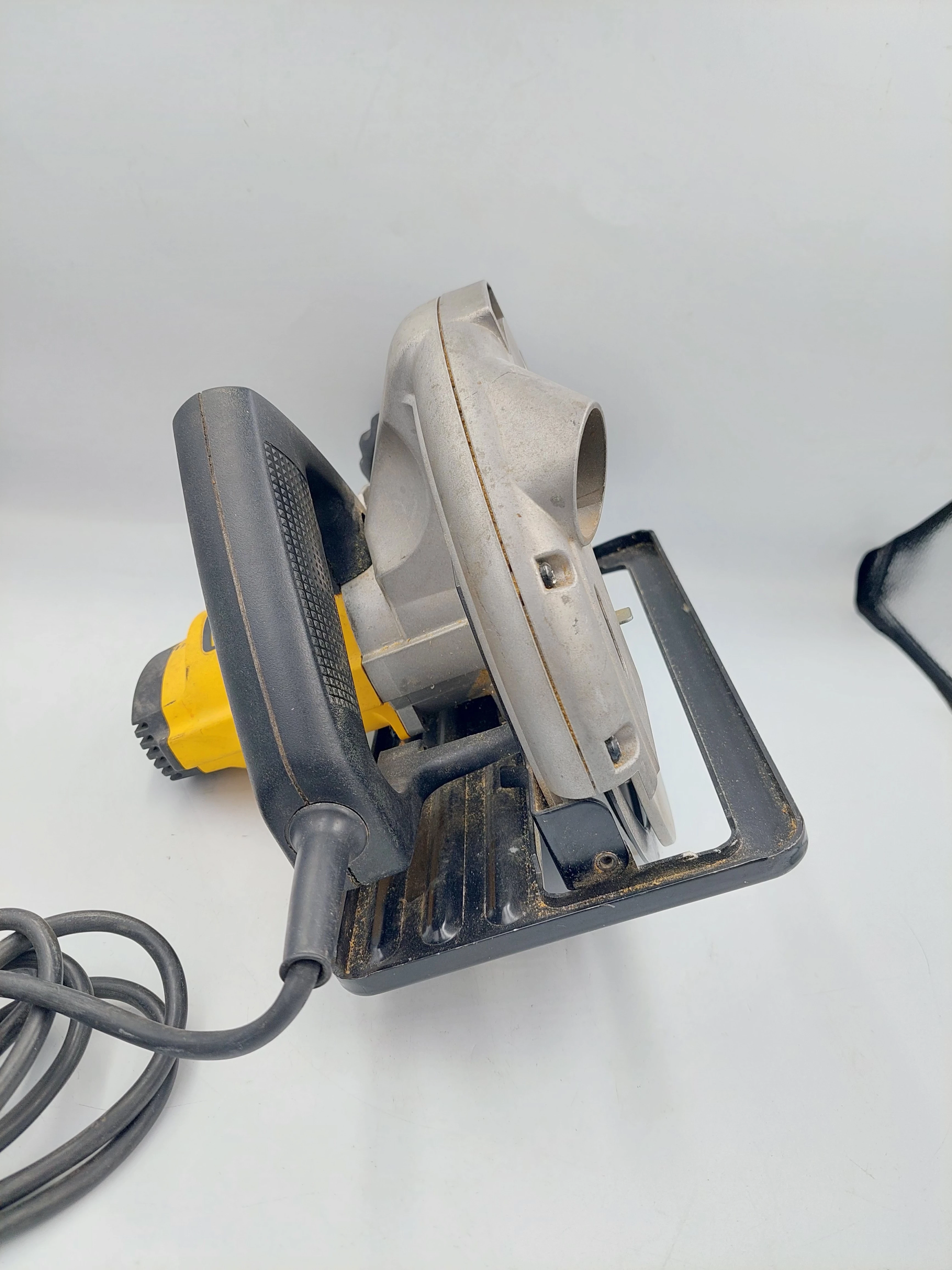 pila-tarczowa-dewalt-dw62-gb-stan-uzywany