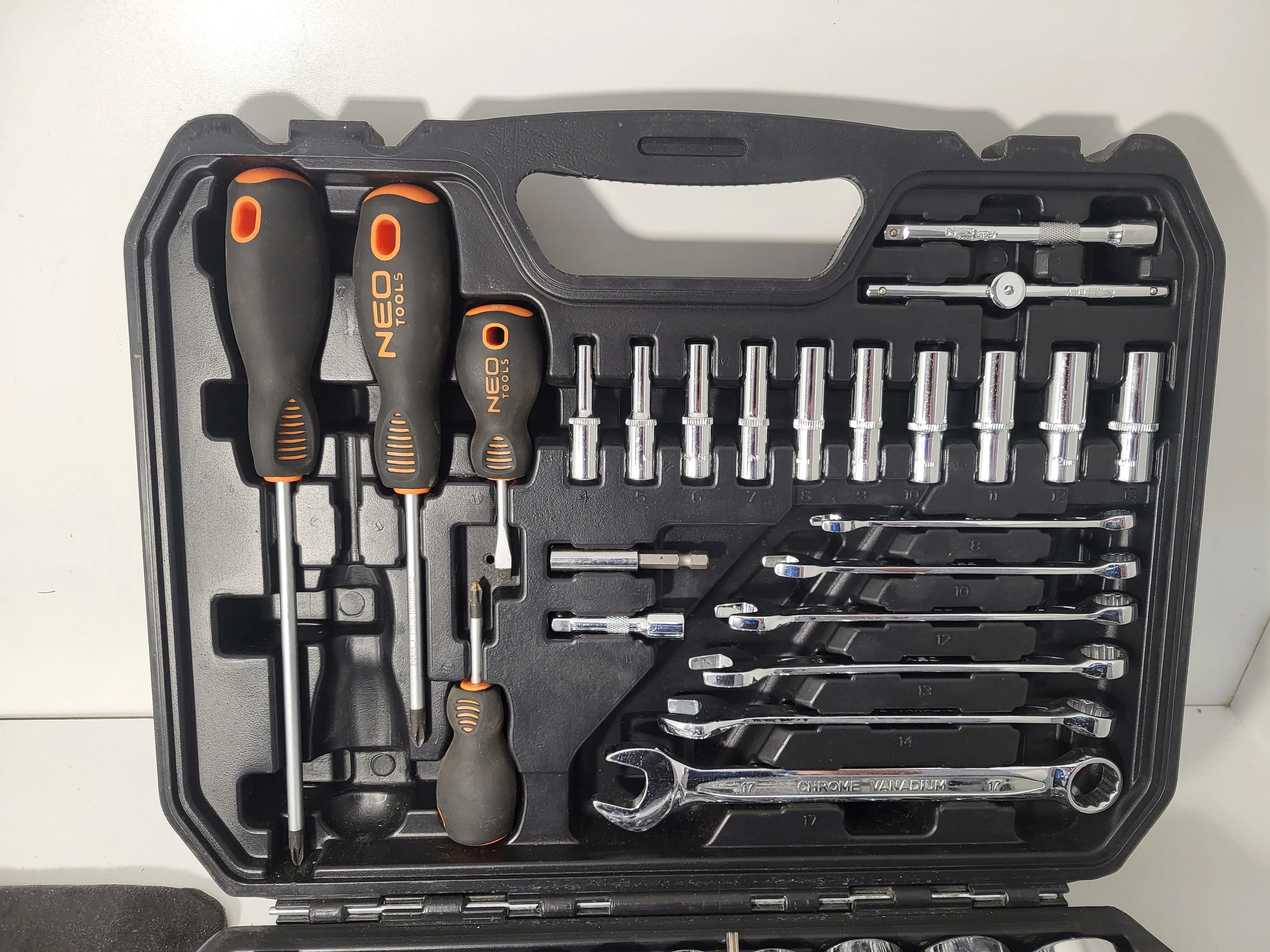 klucze-m4k-garage-walizka-brak-jednego-elementu-stan-uzywany