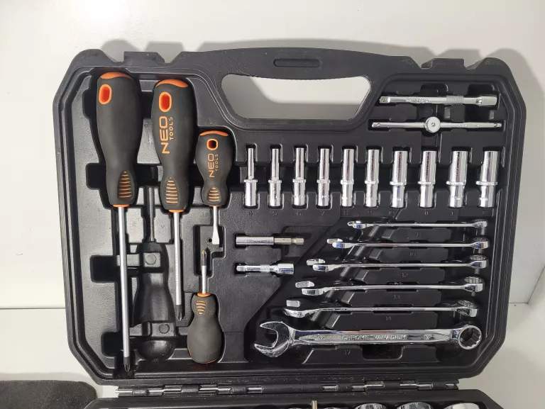 klucze-m4k-garage-walizka-brak-jednego-elementu-stan-uzywany