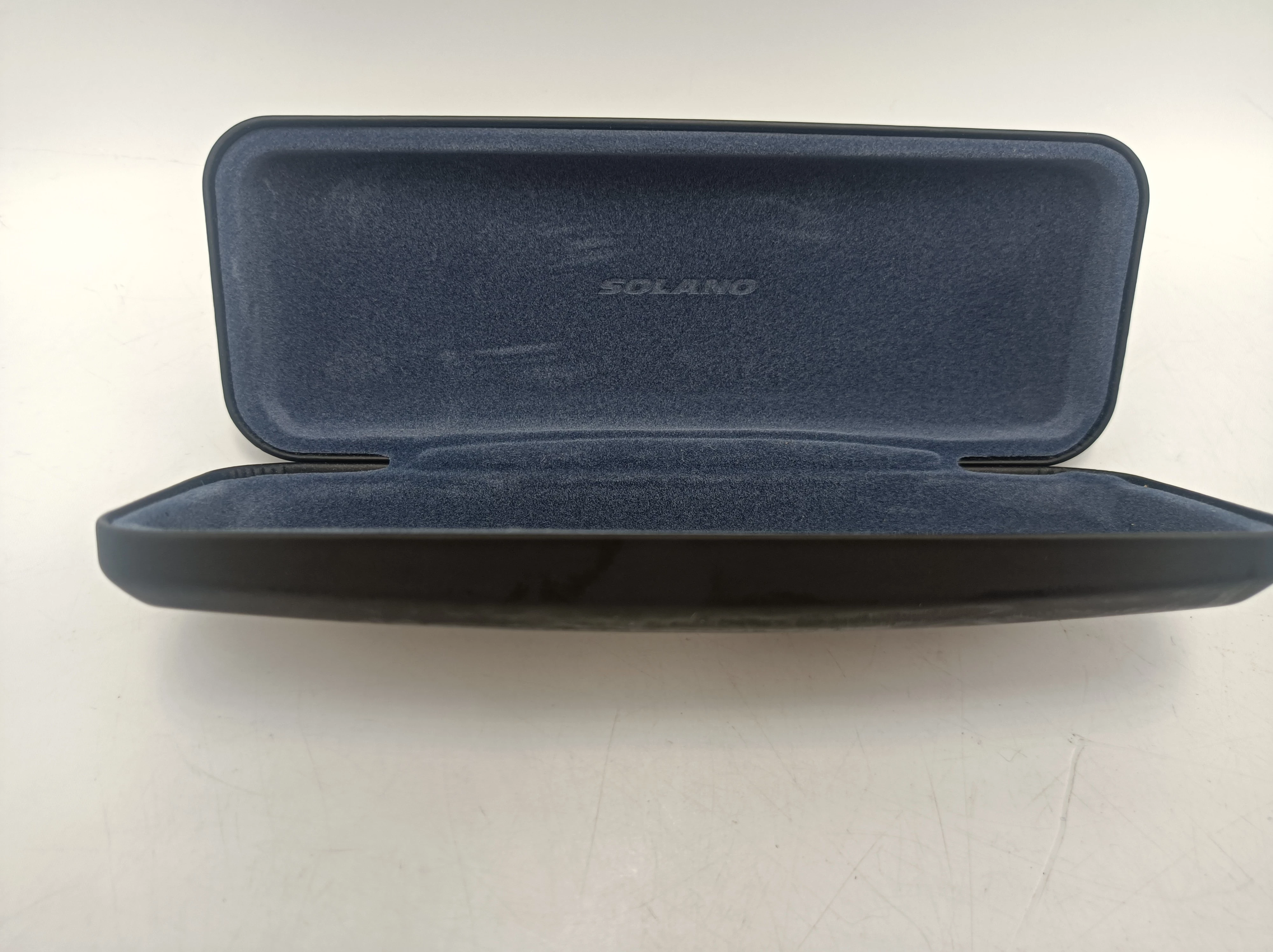 czarne-etui-na-okulary-solano-rodzaj-na-okulary