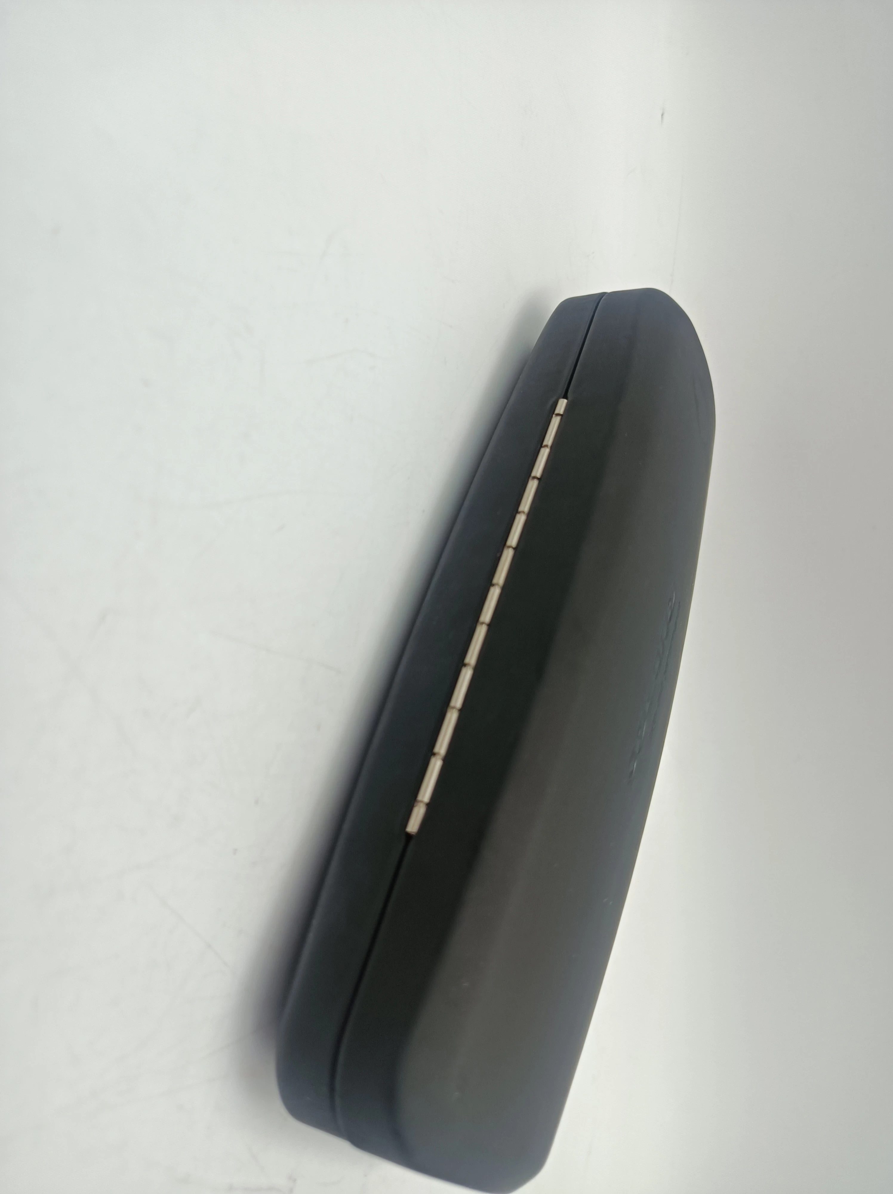 czarne-etui-na-okulary-solano-stan-uzywany