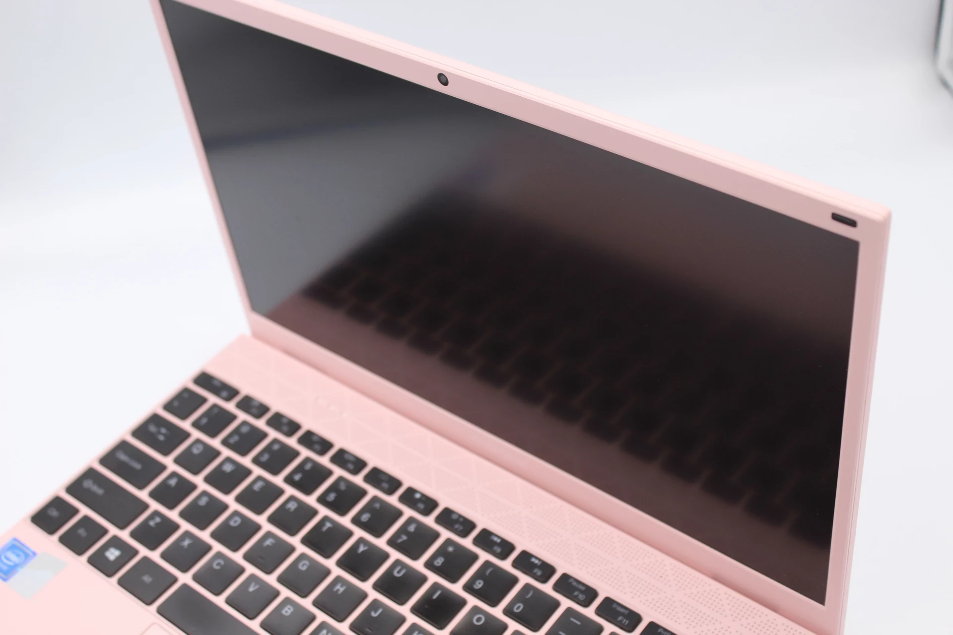 laptop-maxcom-mbook-14-8256gb-rozowy-przekatna-ekranu-14