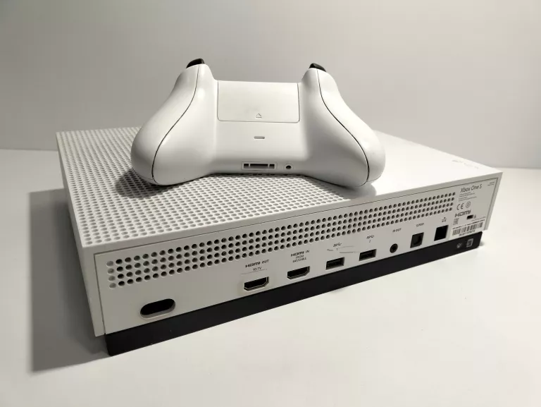 KONSOLA XBOX ONE S 1681 1TB + PAD + FIFA20 - OPIS