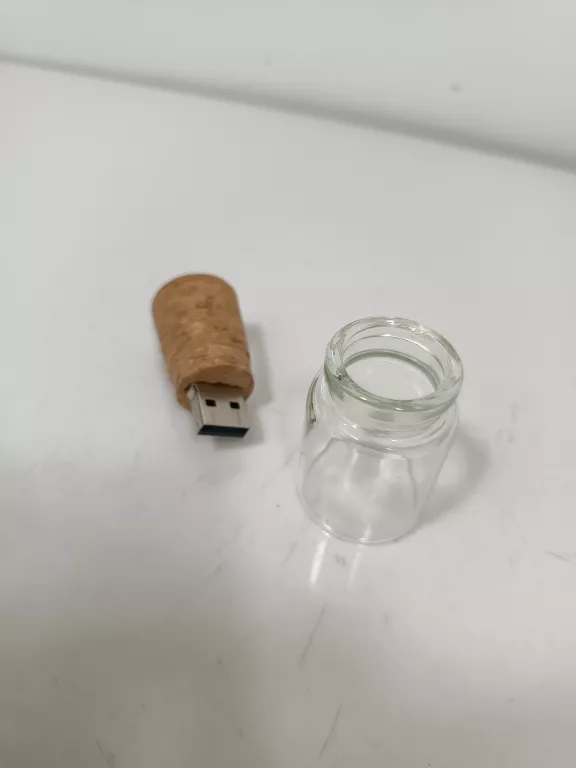 PENDRIVE 8GB KOREK BUTELKA