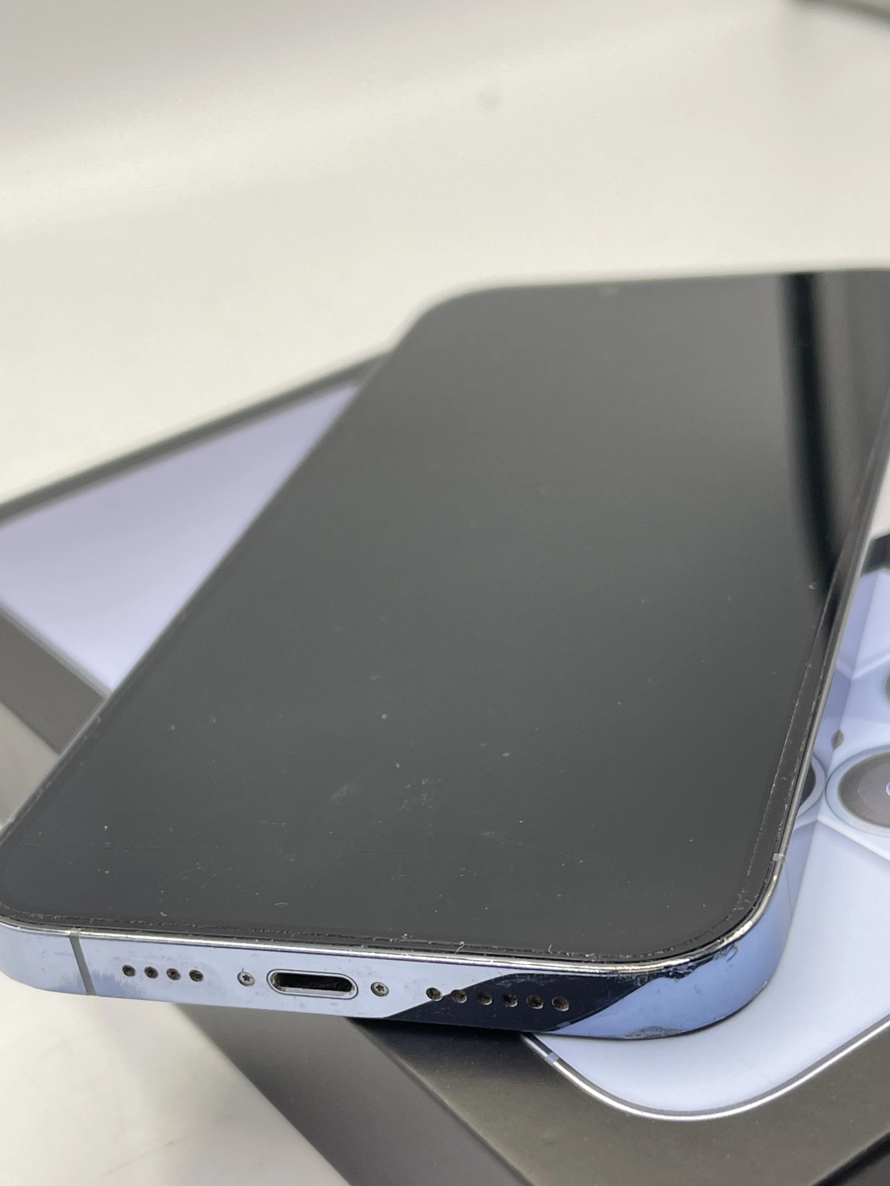 telefon-apple-iphone-13-pro-max-polecamy-opis-kolor-niebieski