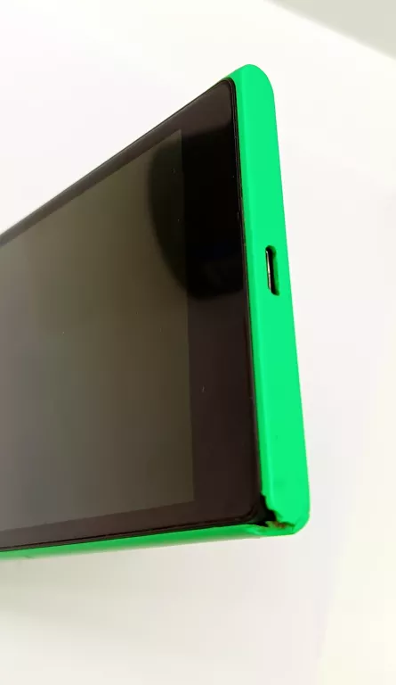 telefon-nokia-lumia-rm-1038-ladowarka-usb-przekatna-ekranu-47