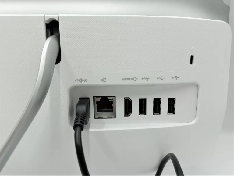 KOMPUTER LENOVO IDEACENTRE AIO 300-22ISU