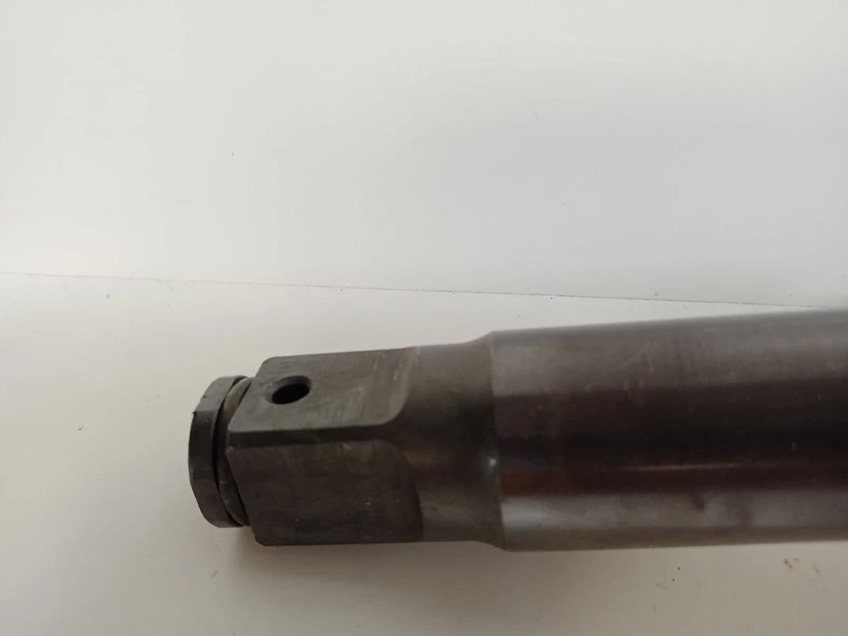 klucz-pneumatyczny-udarowy-tagred-ta825-5000-nm-marka-tagred