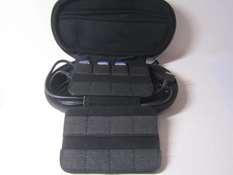 KONSOLA PS VITA PCH-1004 + GRY