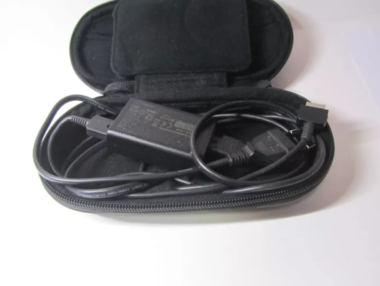 KONSOLA PS VITA PCH-1004 + GRY