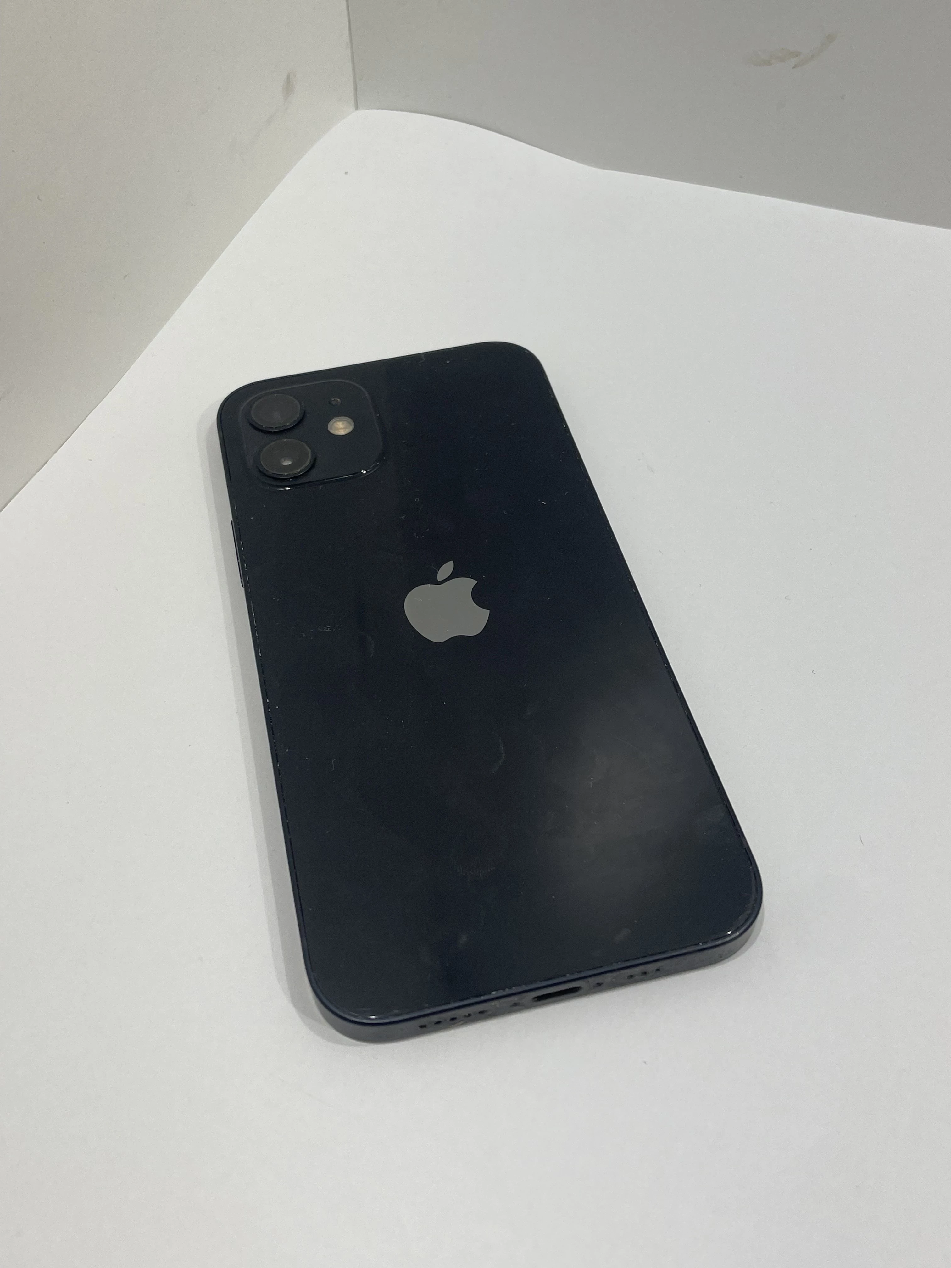 telefon-iphone-12-258gb-kolor-czarny